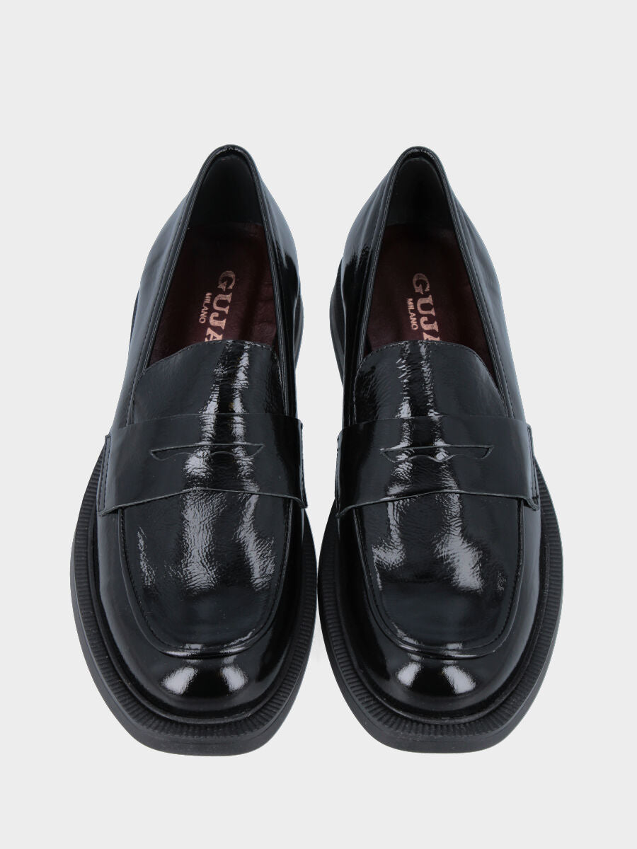 Mocassino in vernice nera con vaschetta ripiegata