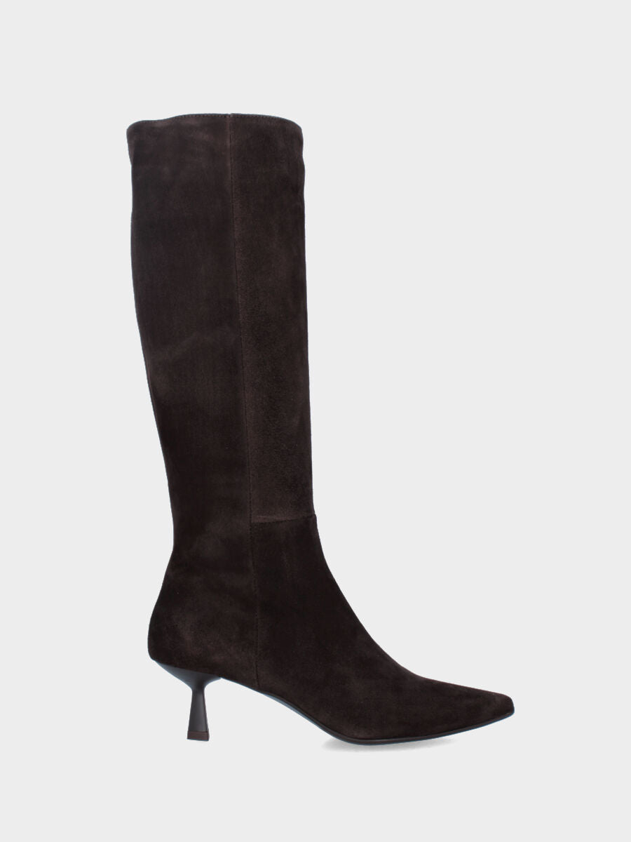 Stivale in camoscio testa di moro con tacco a calice e punta sfilata