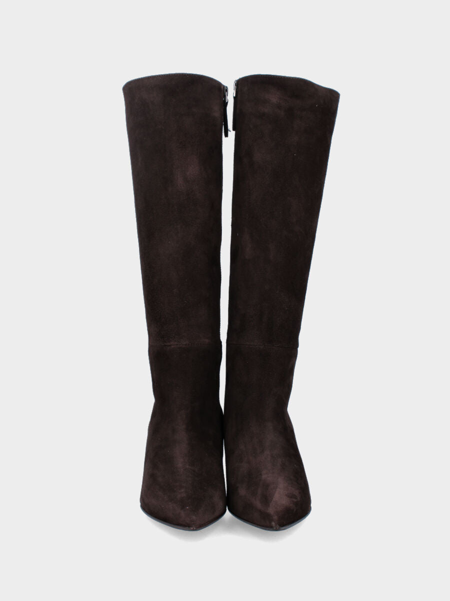 Stivale in camoscio testa di moro con tacco a calice e punta sfilata