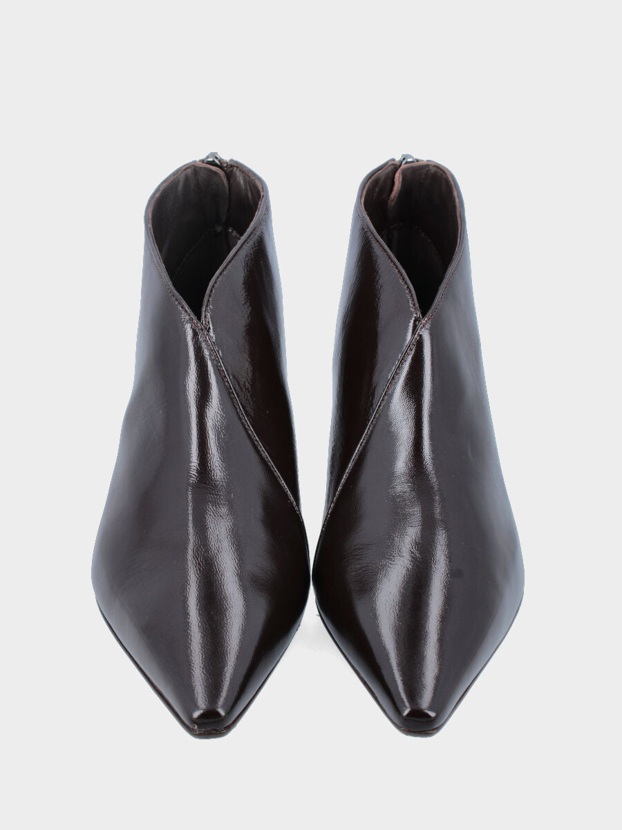 Tronchetto in verlux testa di moro con punta quadratina sfilata e tacco a calice