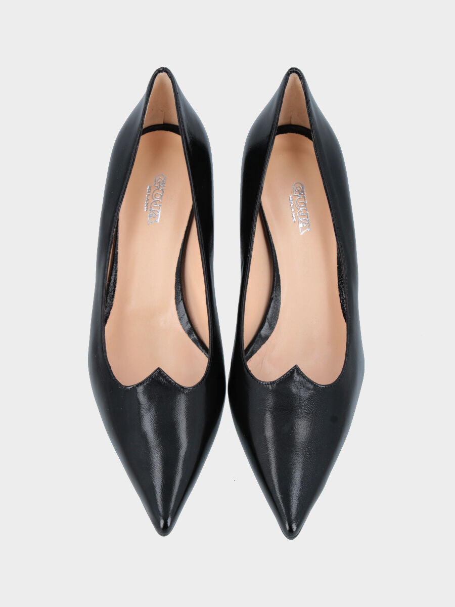 Décolleté in naplak nero con scollo a cuore e tacco a calice