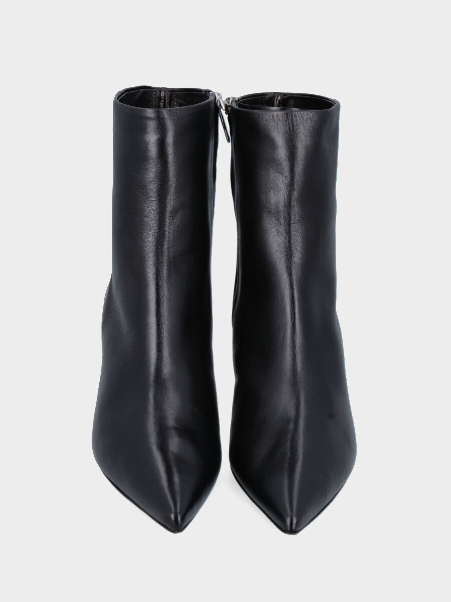 Stivaletto in nappa nera con cerniera e tacco a calice