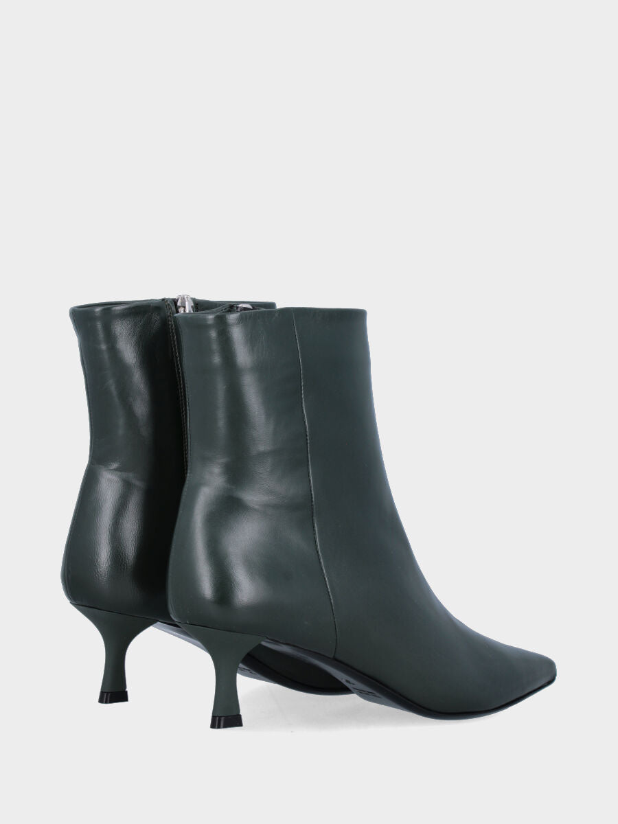 Stivaletto in nappa verde con cerniera e tacco a calice