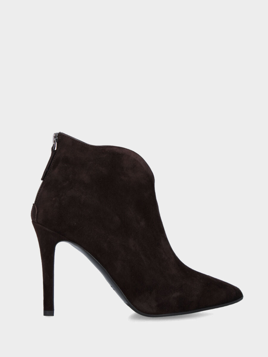 Stivaletto in camoscio testa di moro con cerniera posteriore e tacco a coda