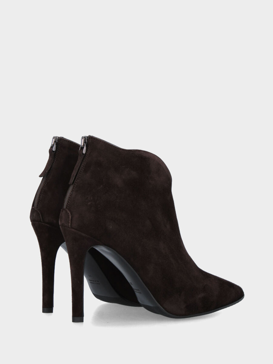 Stivaletto in camoscio testa di moro con cerniera posteriore e tacco a coda