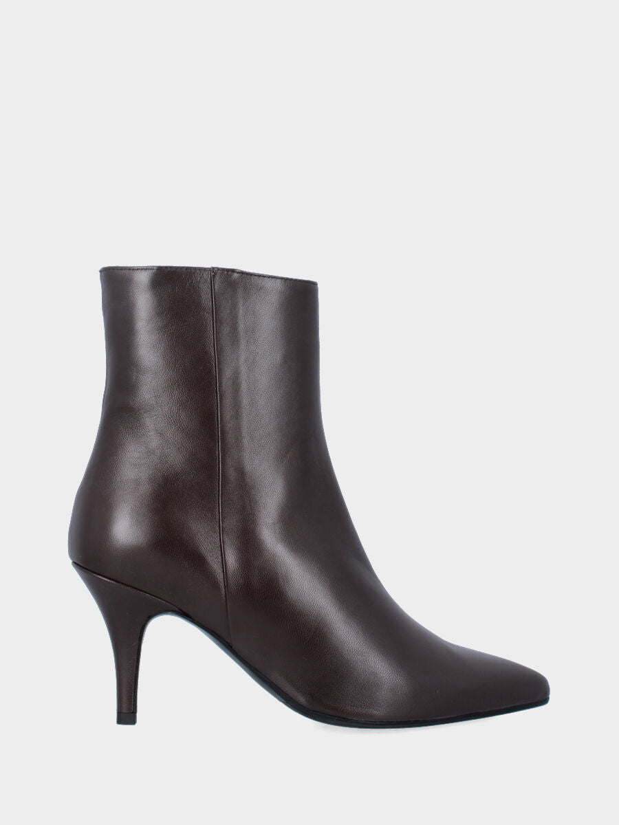 Stivaletto in nappa testa di moro con tacco conico e lavorazione a sacchetto