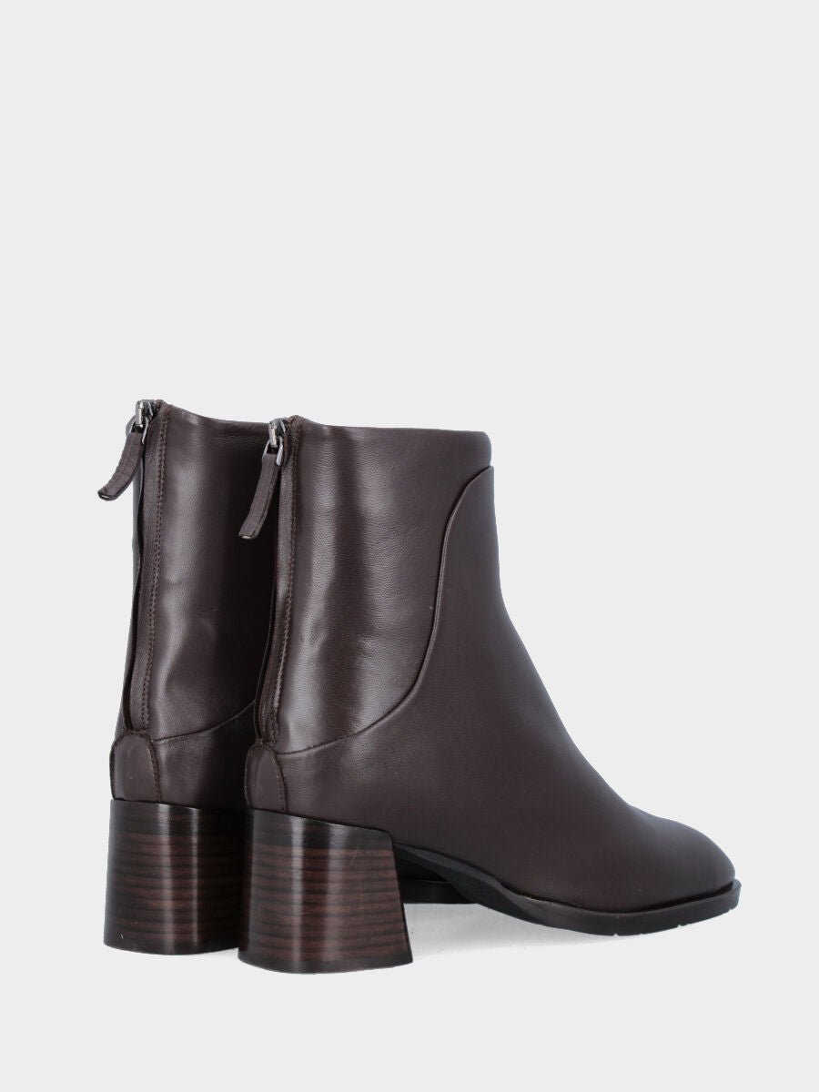 Stivaletto in nappa testa di moro con tacco a blocco e cucitura a sacchetto