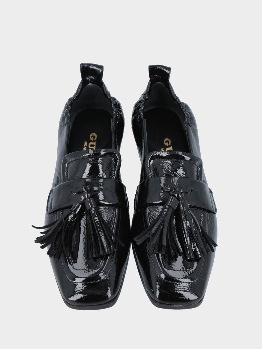 Mocassino in naplak nero con nappine e vaschetta cucita