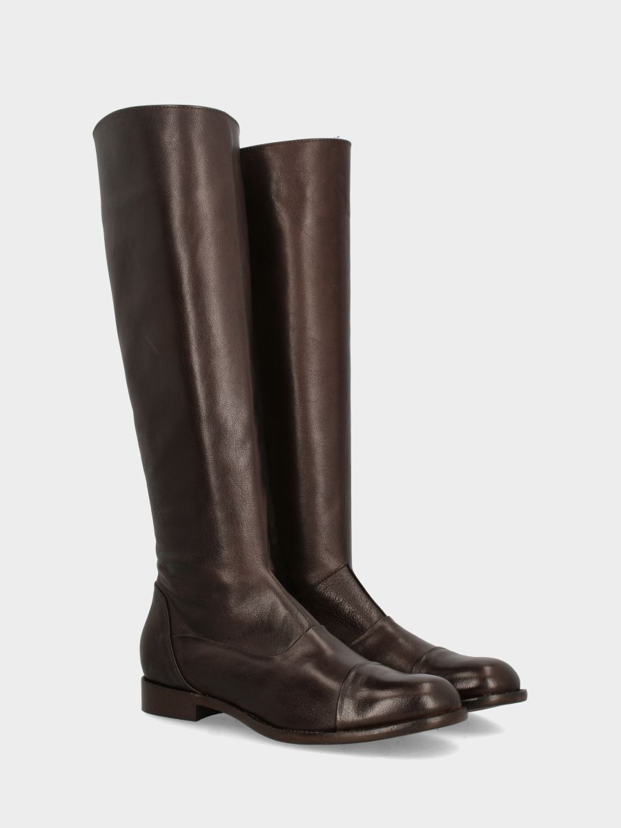 Stivale in vitello testa di moro con puntale e tomaia e sperone cuciti