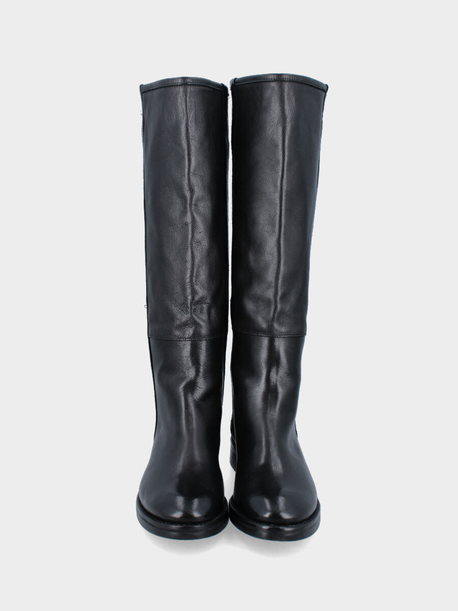 Stivale in vitello nero con fascetta laterale e suola in cuoio e gomma