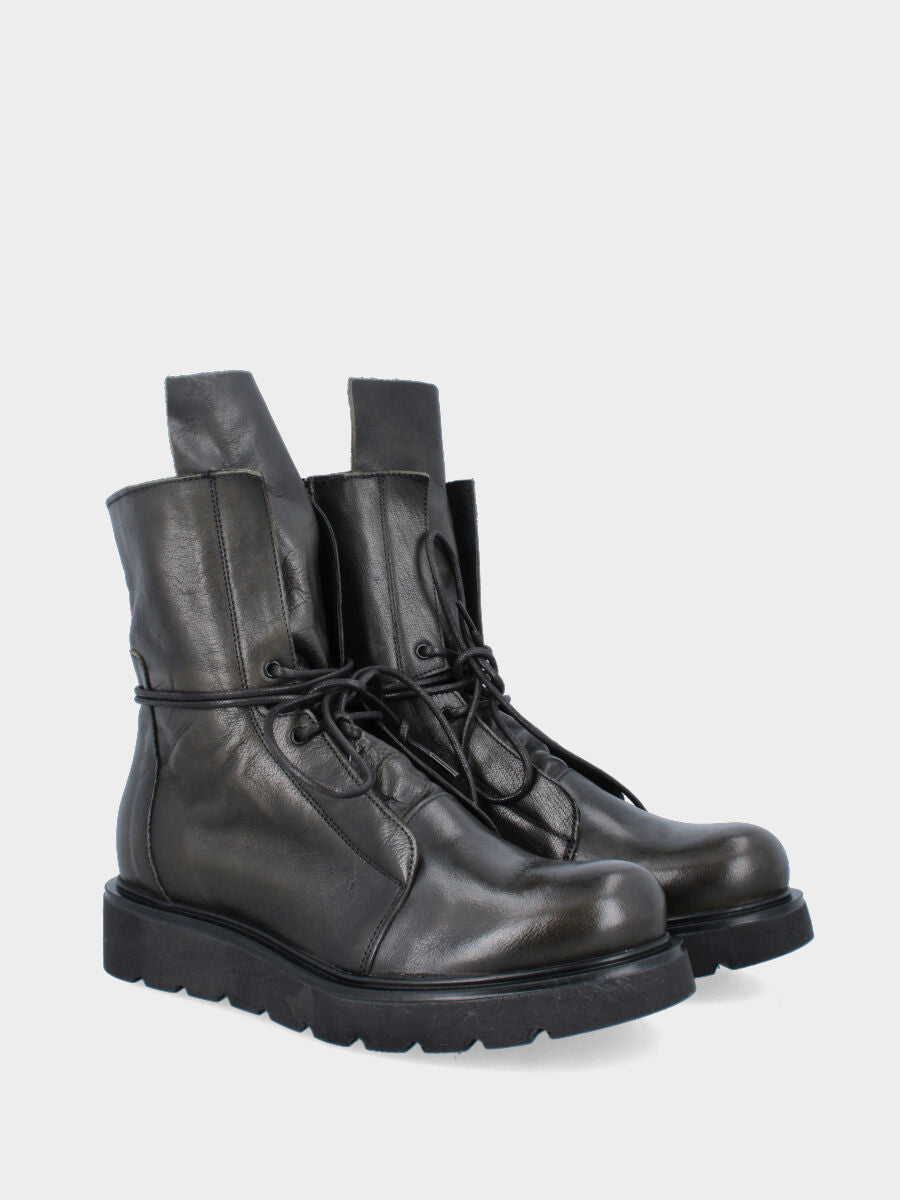 Polacchino in vitello verde con platform in gomma e cerniera laterale