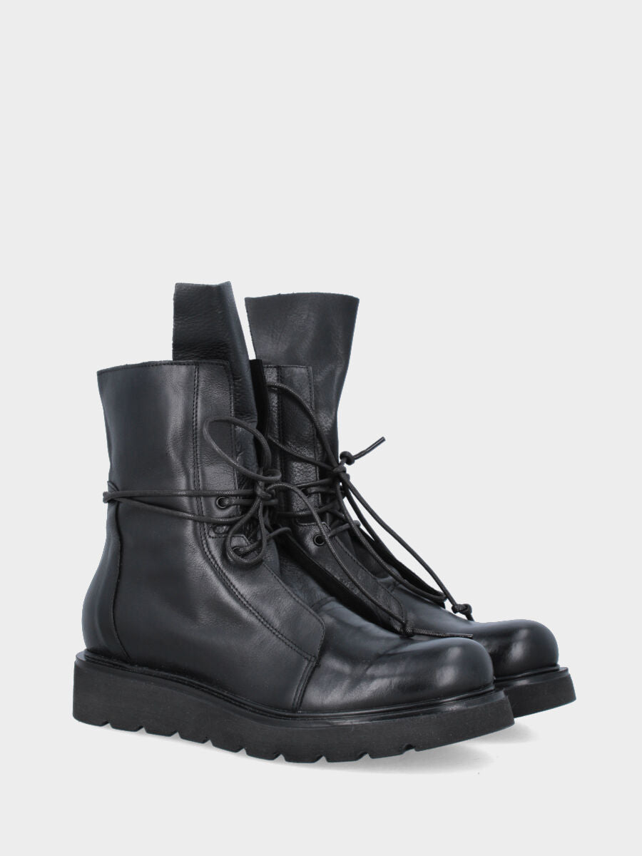 Polacchino in vitello nero con platform in gomma e cerniera laterale