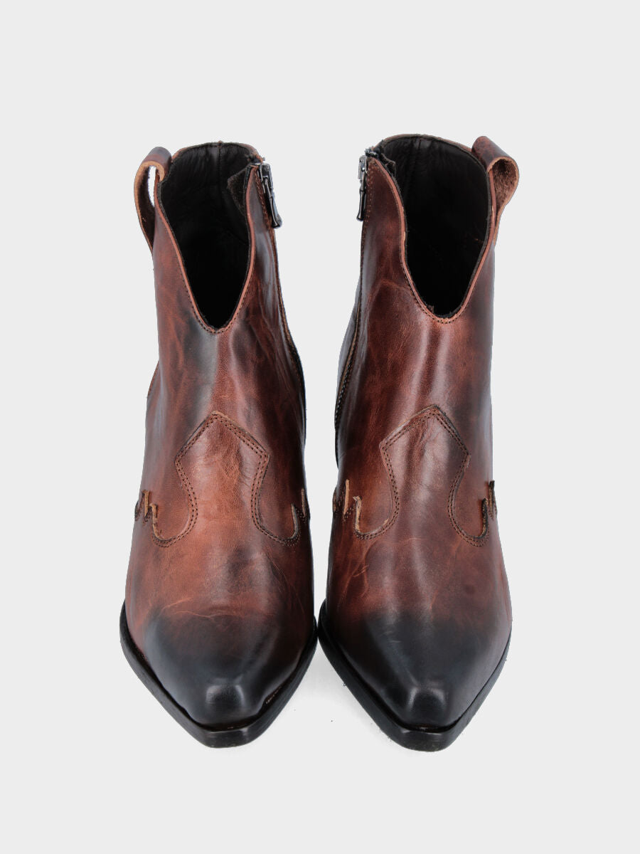 Camperos a stivaletto in vitello marrone con puntale fiammato