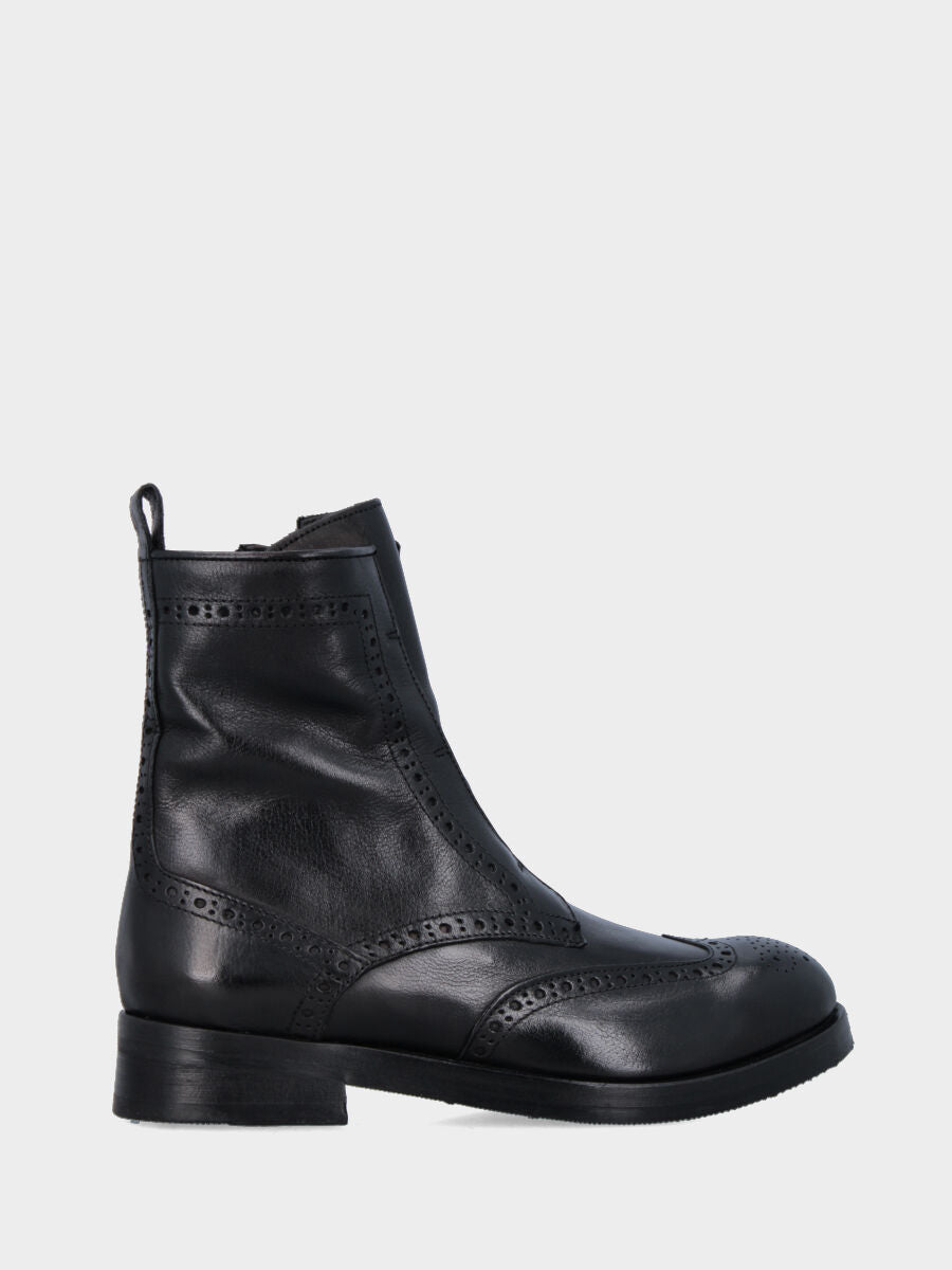 Polacchino in vitello nero con coda di rondine e bucherellature su monoblocco