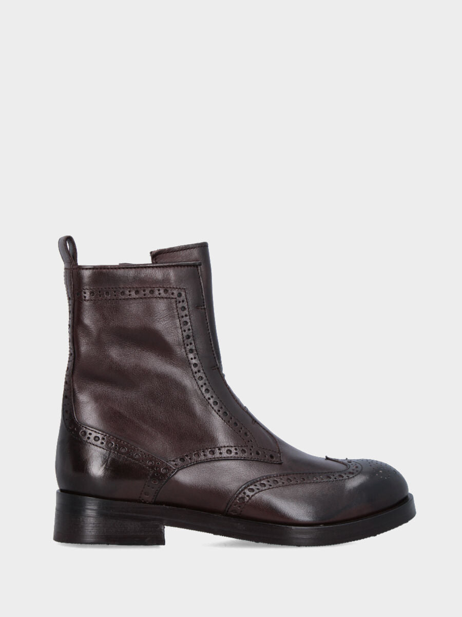 Polacchino in vitello testa di moro con coda di rondine e bucherellature su monoblocco