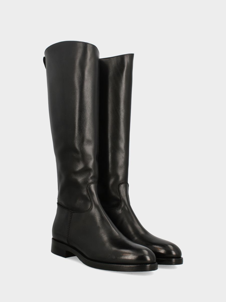 Stivale amazzone in vitello nero con cinturino e zip posteriore