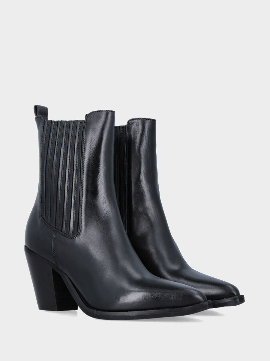 Camperos in vitello nero con tacco cubano e listini ricoperti