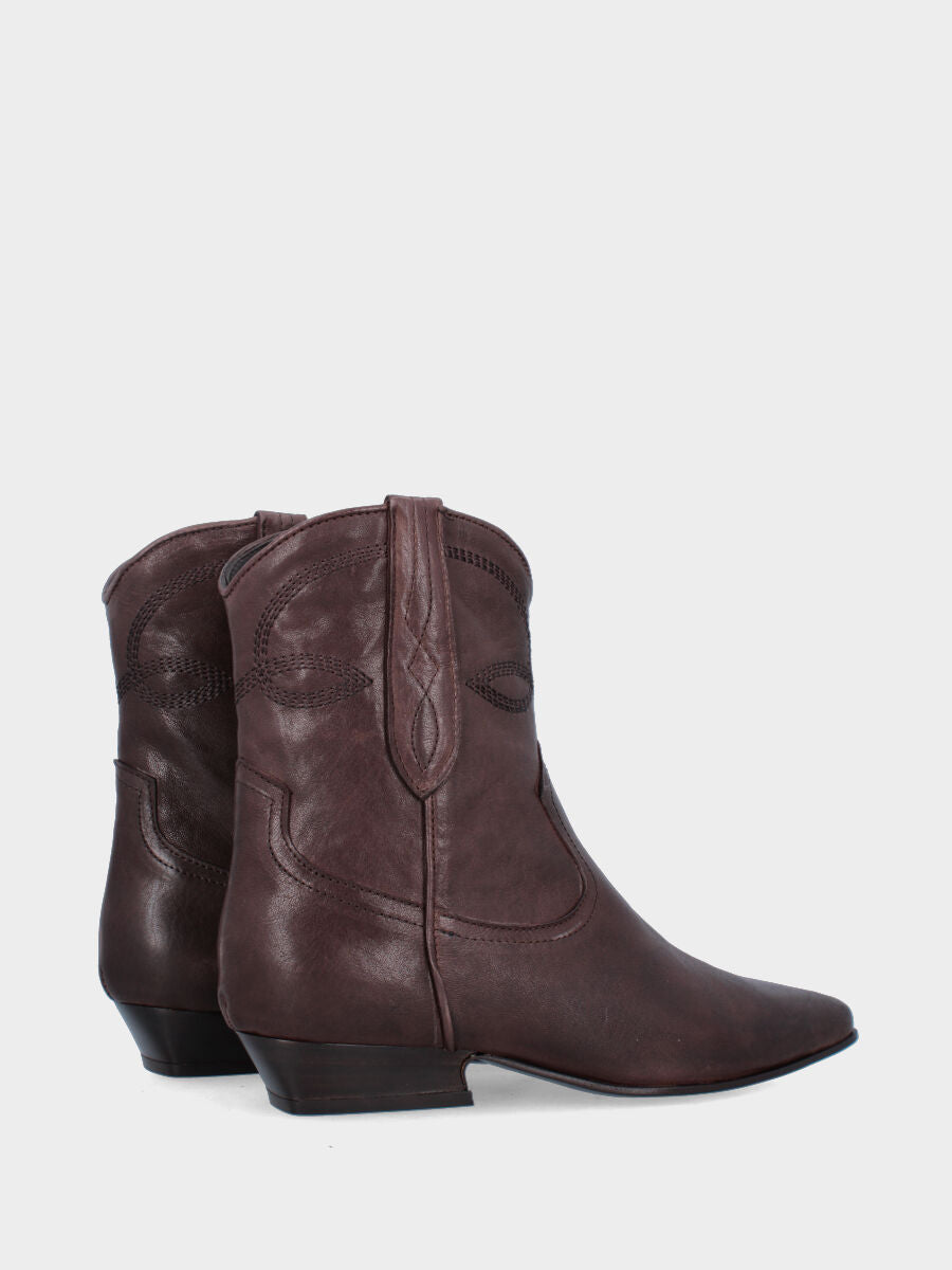 Camperos a stivaletto in vitello marrone con impunture e tiranti