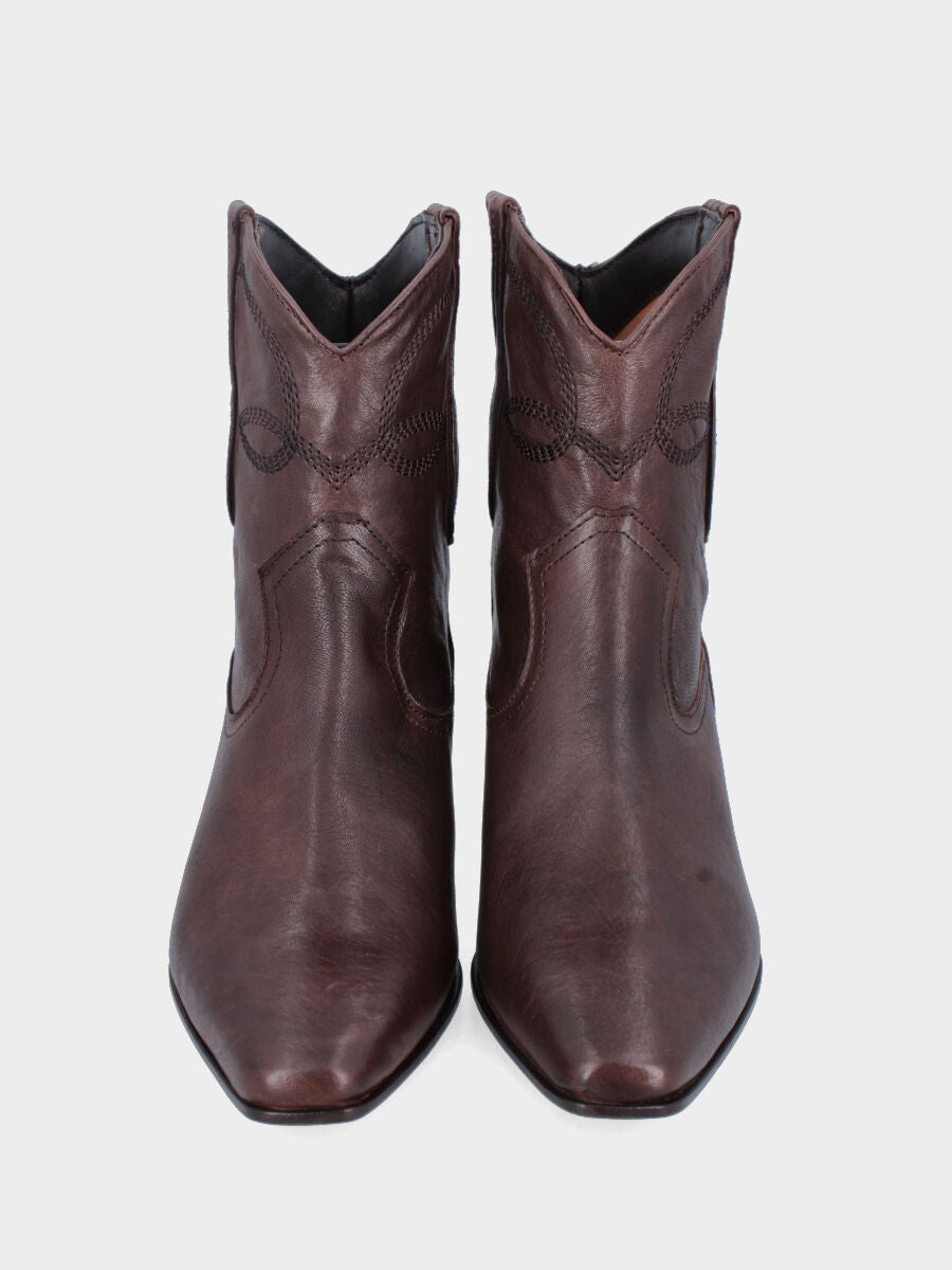 Camperos a stivaletto in vitello marrone con impunture e tiranti