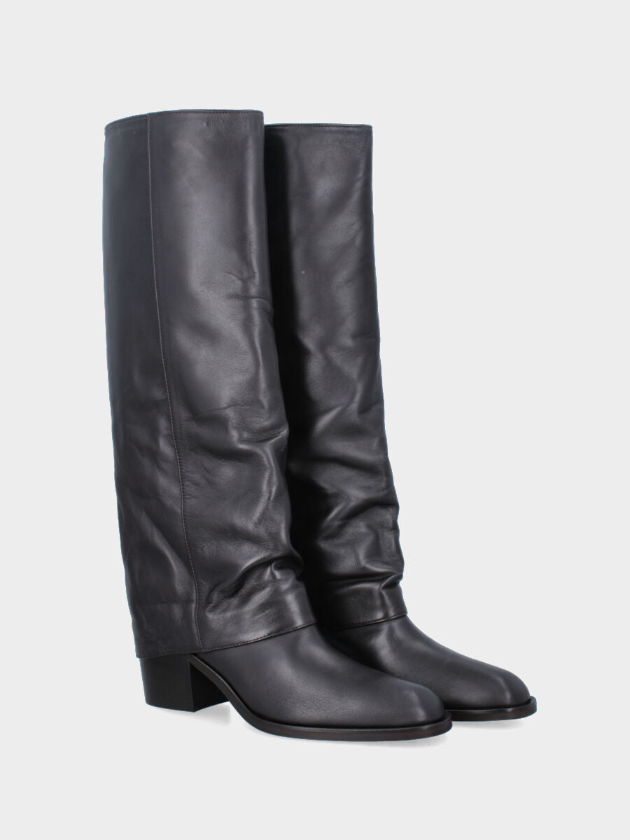 Stivale a tubo in vitello testa di moro con ghetta risvoltata e punta stondata