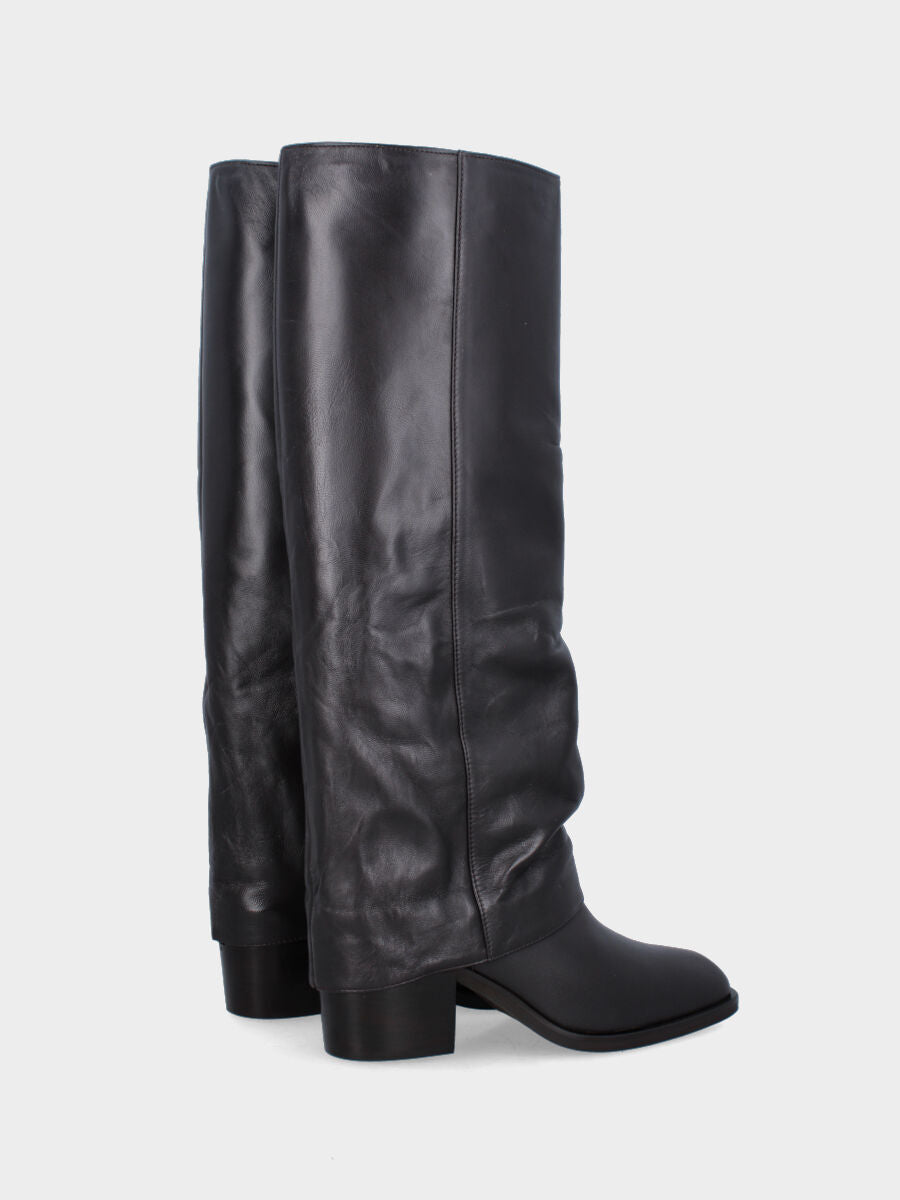 Stivale a tubo in vitello testa di moro con ghetta risvoltata e punta stondata