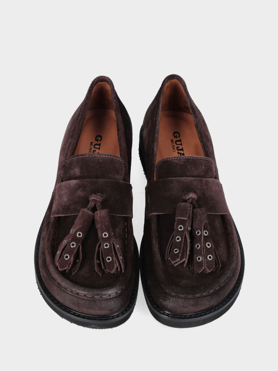 Mocassino in velour testa di moro con nappine e borchiette