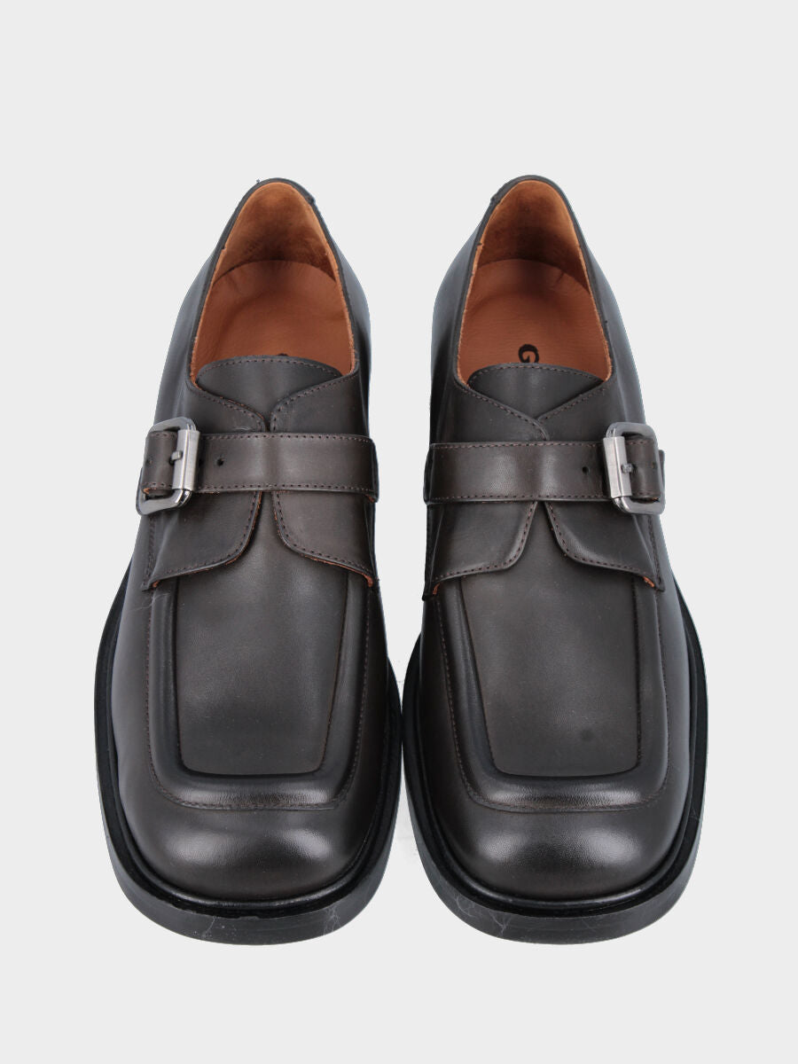 Derby in vitello testa di moro con cinturino e mascherina