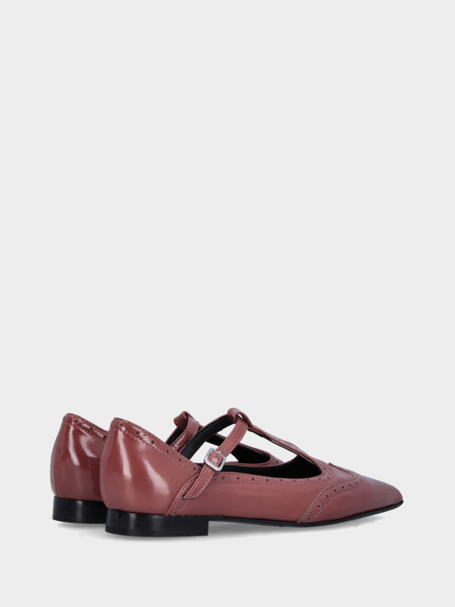 Mary Jane in verlux rosa antico con bucature decorative e punta sfilata