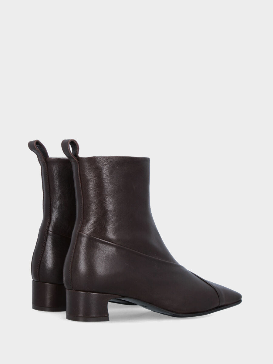 Stivaletto in nappa testa di moro con lembi rivoltati