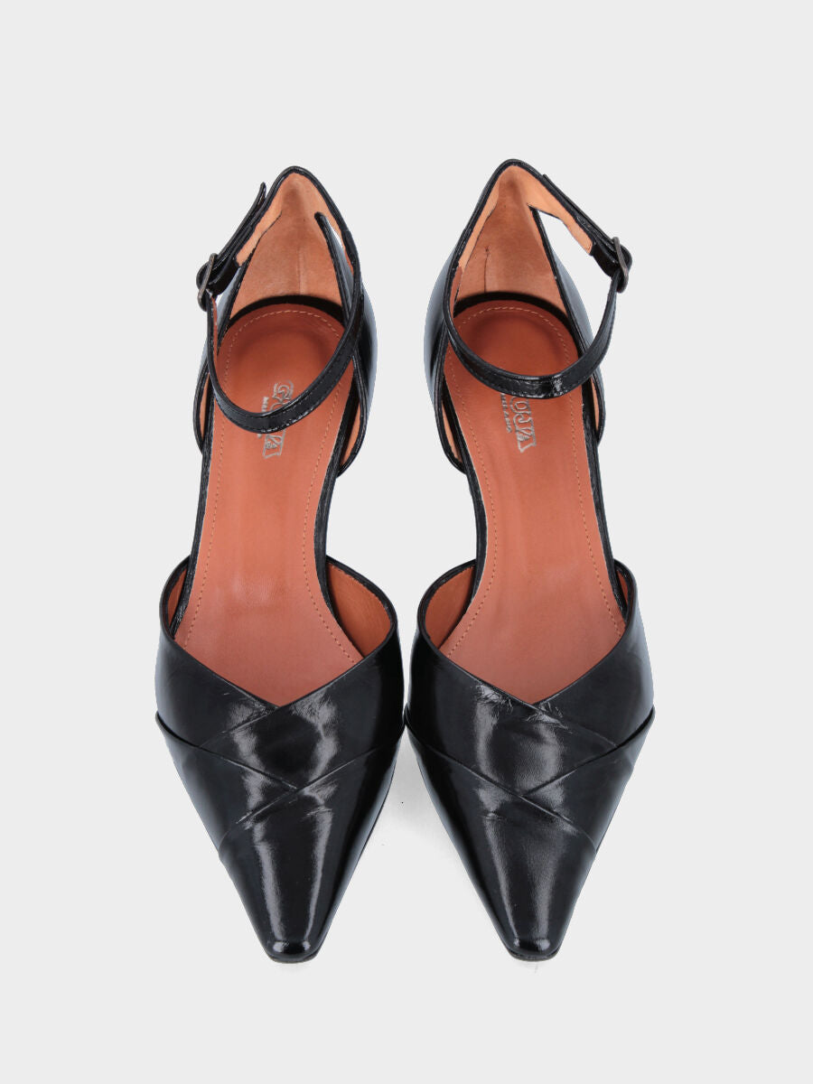 Décolleté in vitello nero con cinturino e tacco incavato