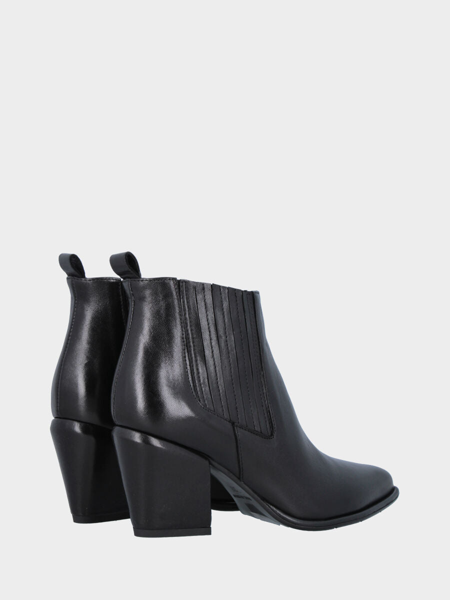 Beatles in vitello nero con tacco a blocco e punta sfilata