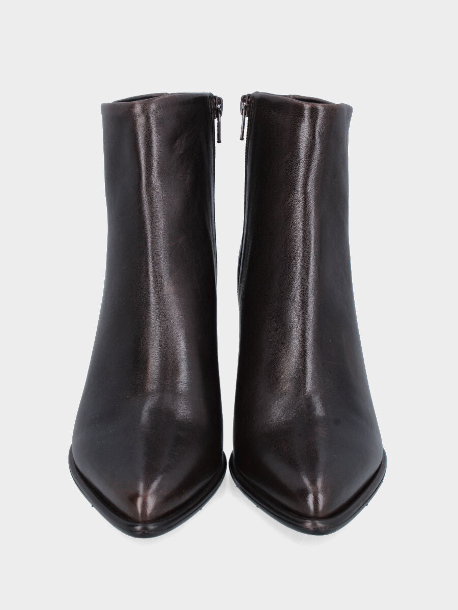 Stivaletto in nappa testa di moro con punta sfilata e tacco a blocco