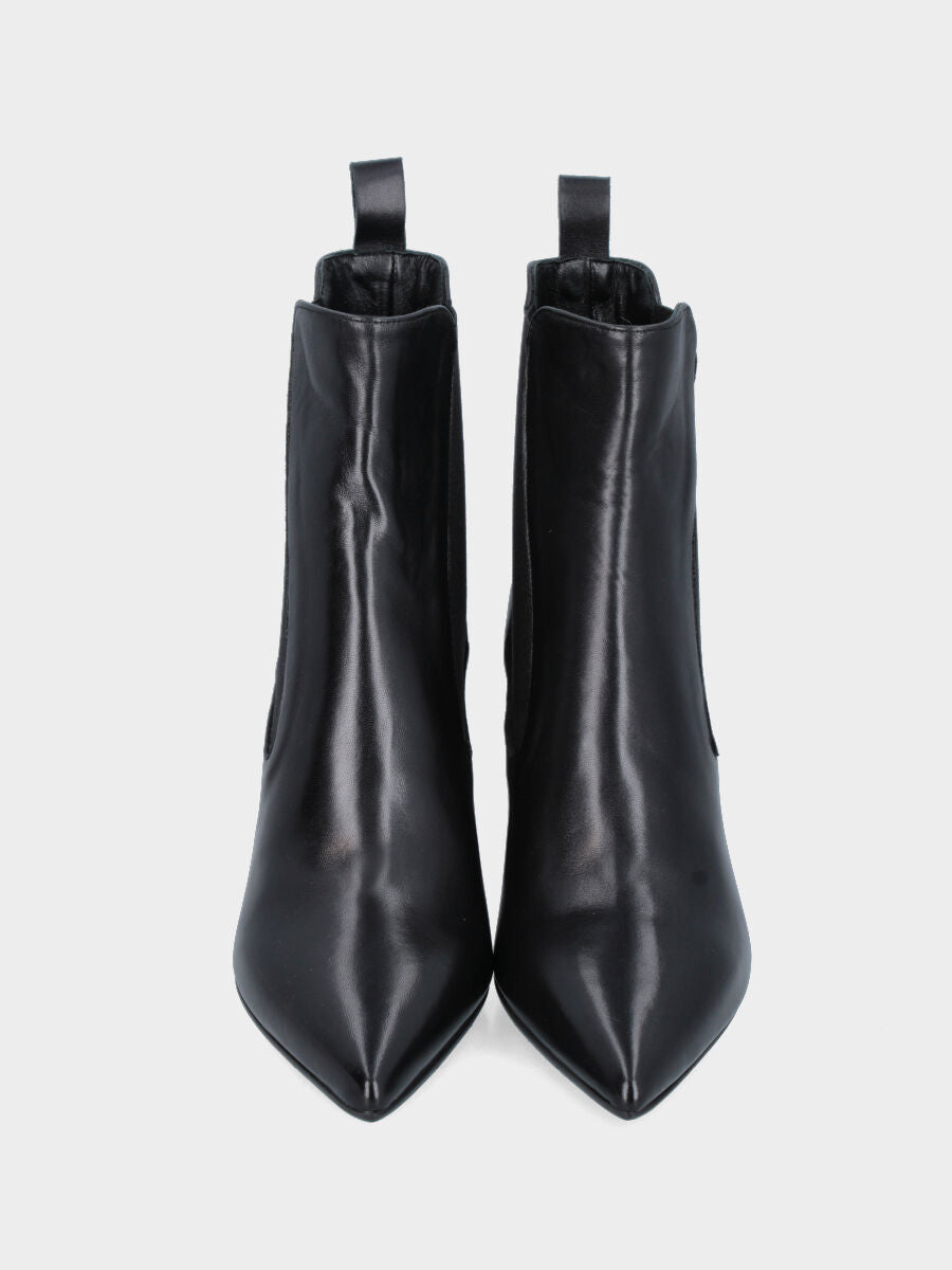 Beatles in nappa nera con tacco a blocco largo