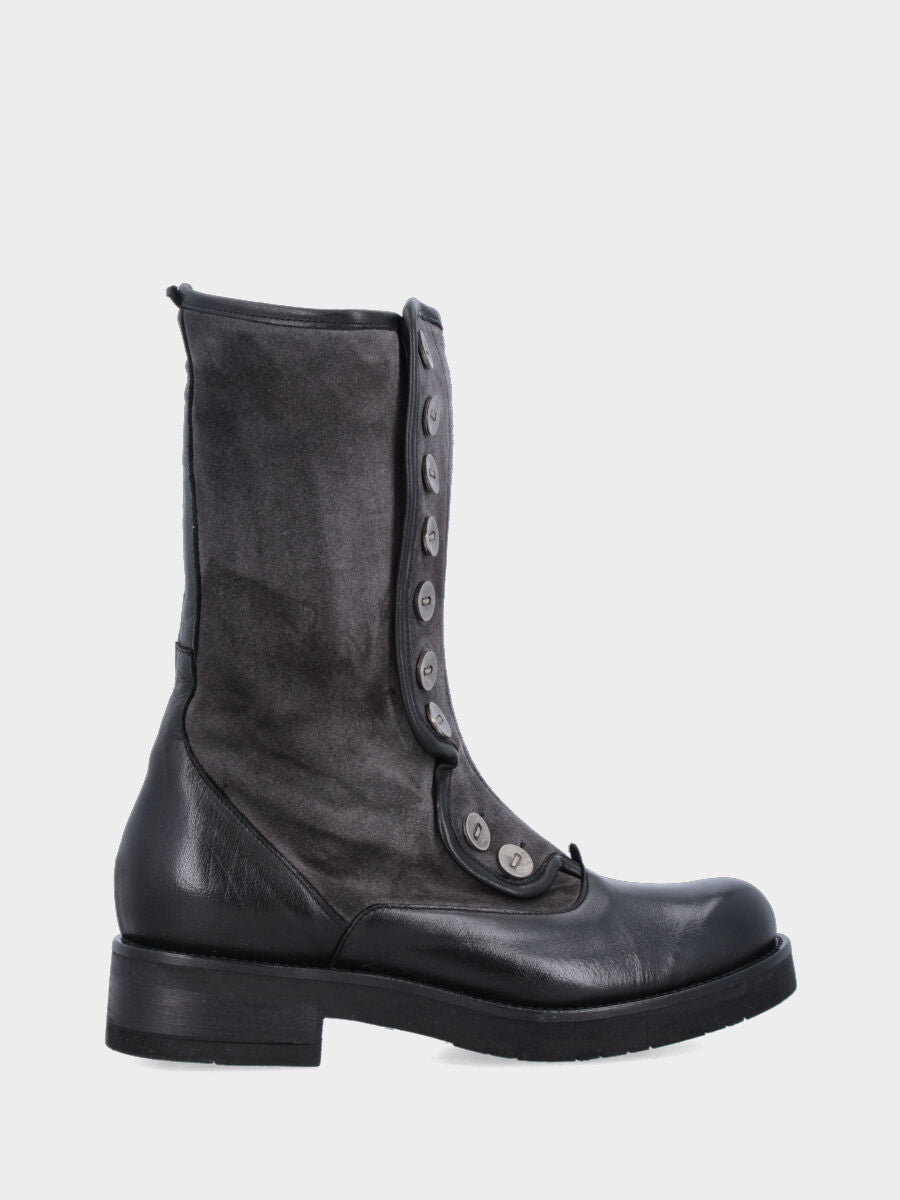 Stivale in vitello nero con bottoni metallici e tacco basso