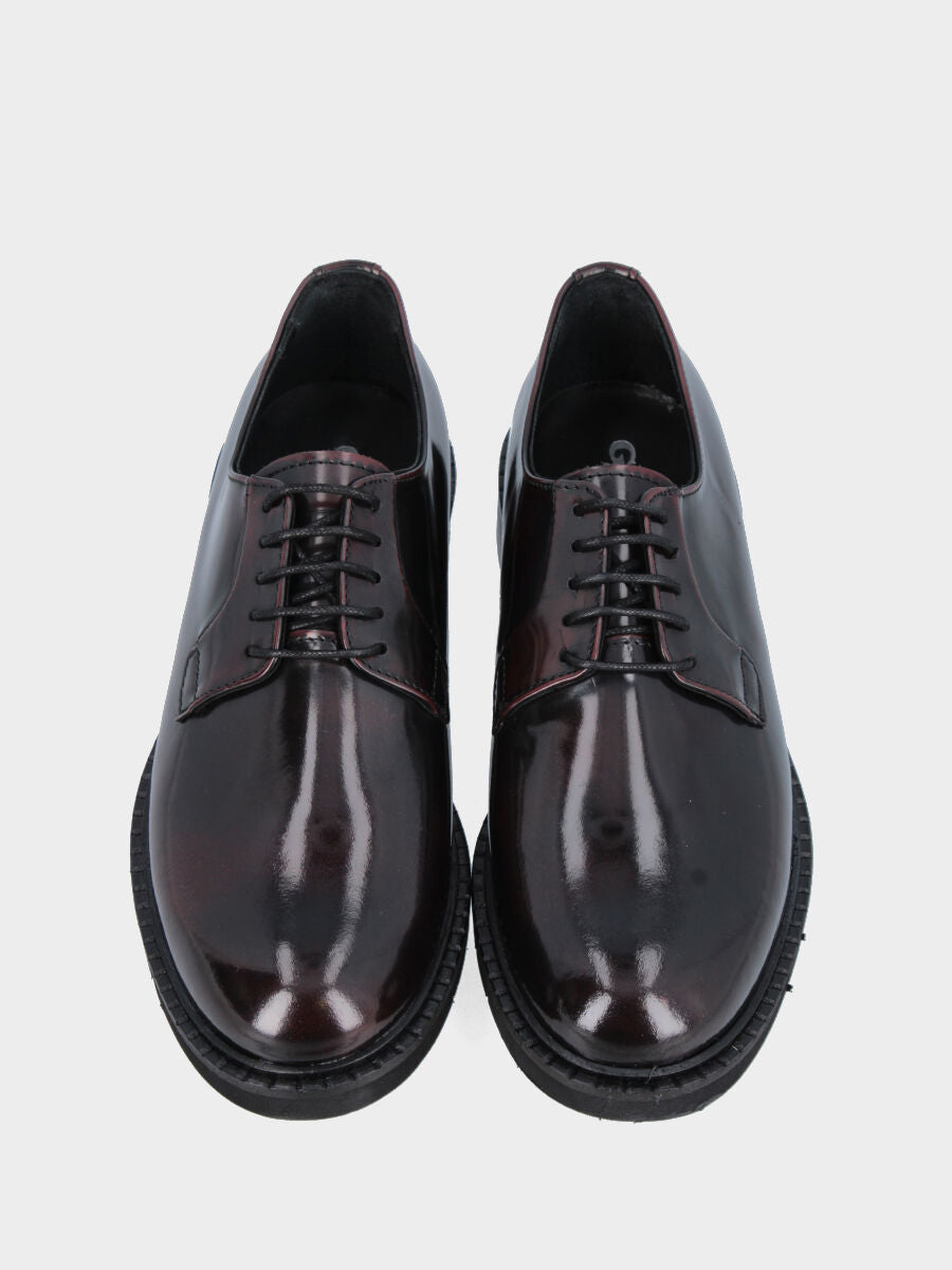 Derby liscio in vitello abrasivato bordeaux con punta tonda