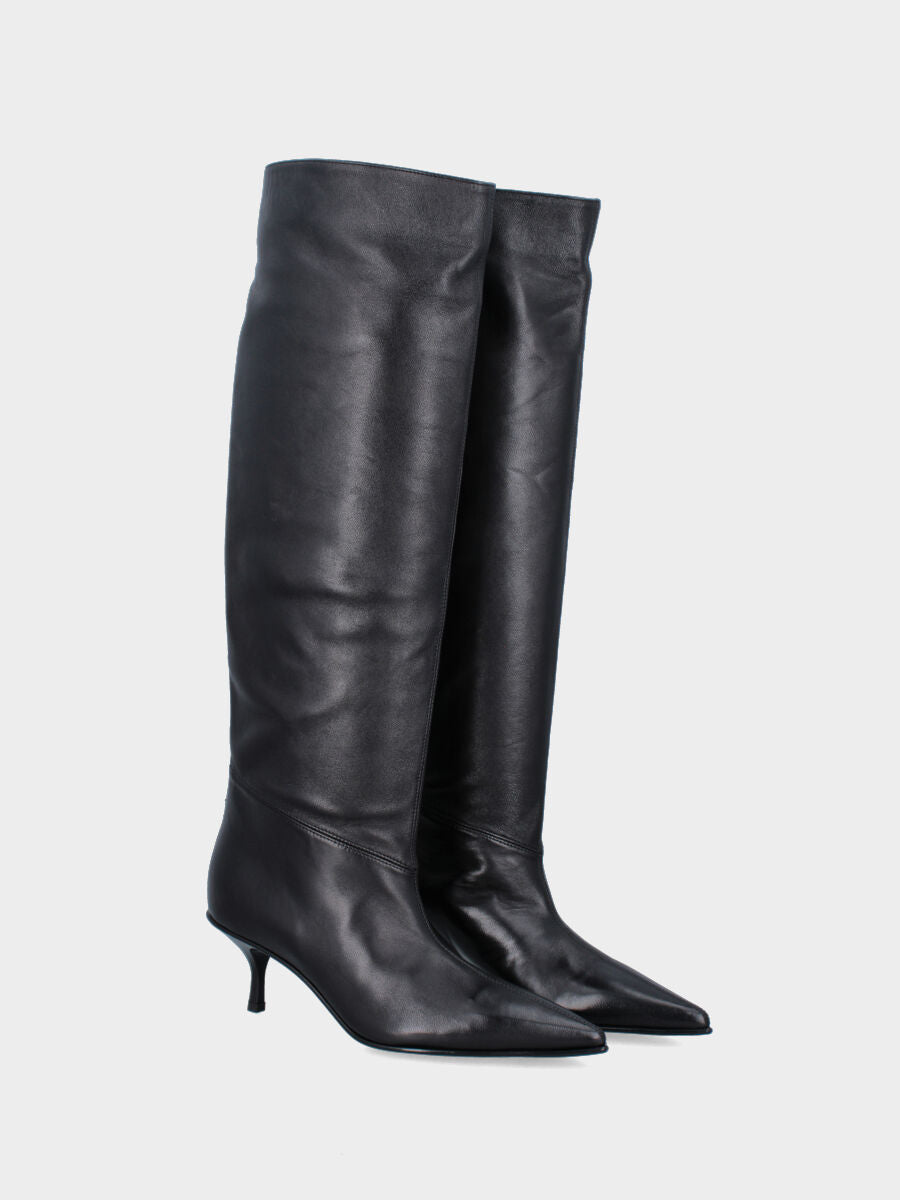 Stivale a tubo in nappa nera con punta sfilata e tacco a calice