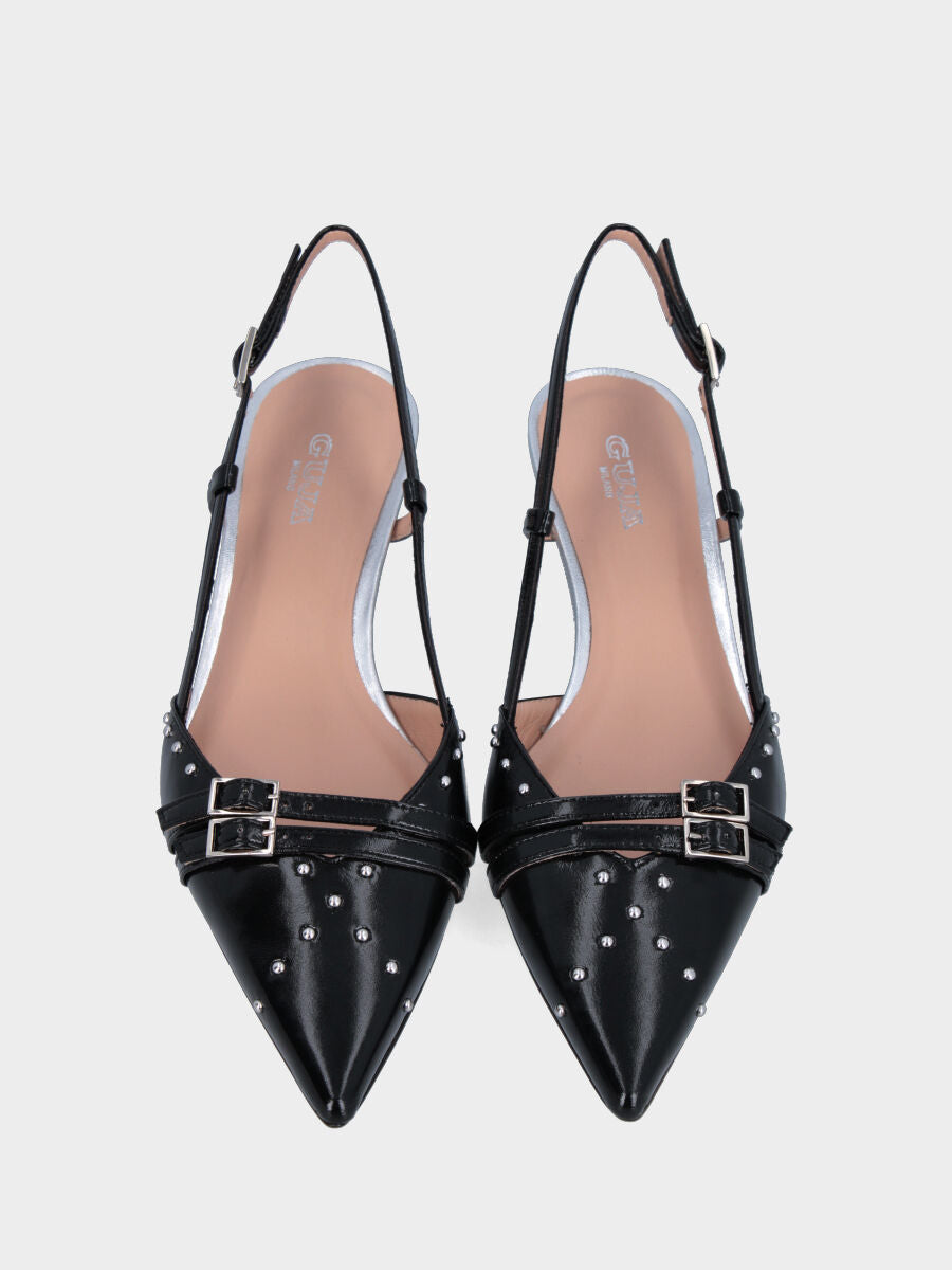 Slingback in vitello abrasivato nero con cinturini e borchie