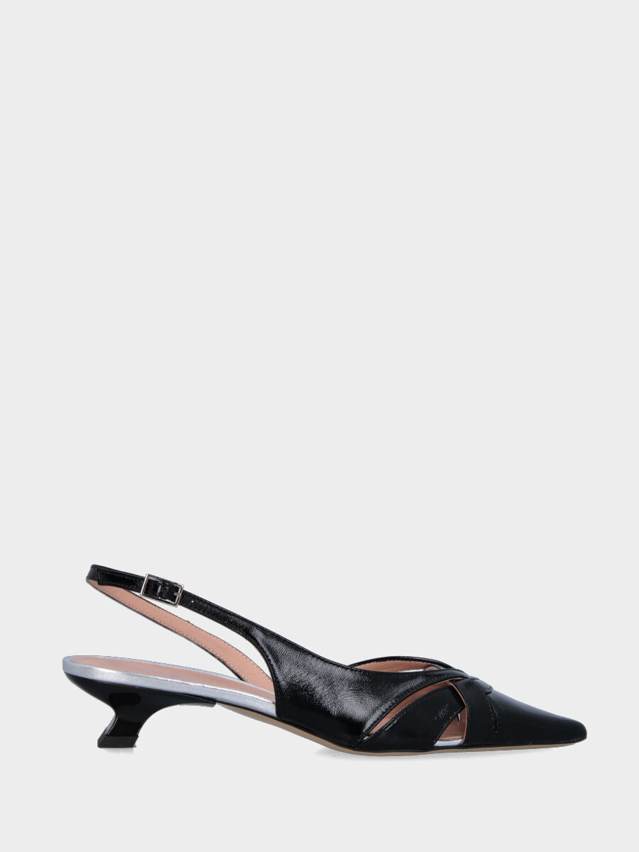 Slingback in vitello abrasivato nero con punta sfilata e tacco a rocchetto