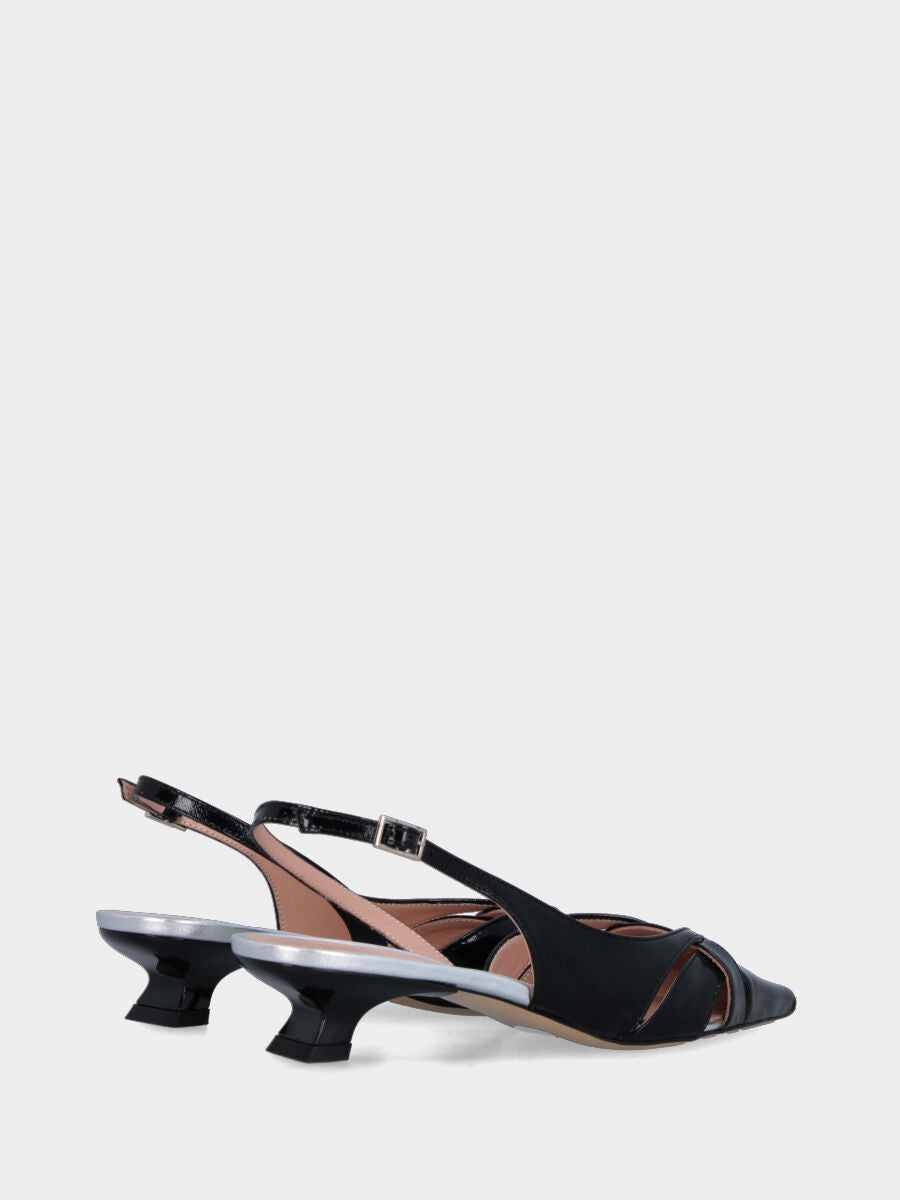 Slingback in vitello abrasivato nero con punta sfilata e tacco a rocchetto