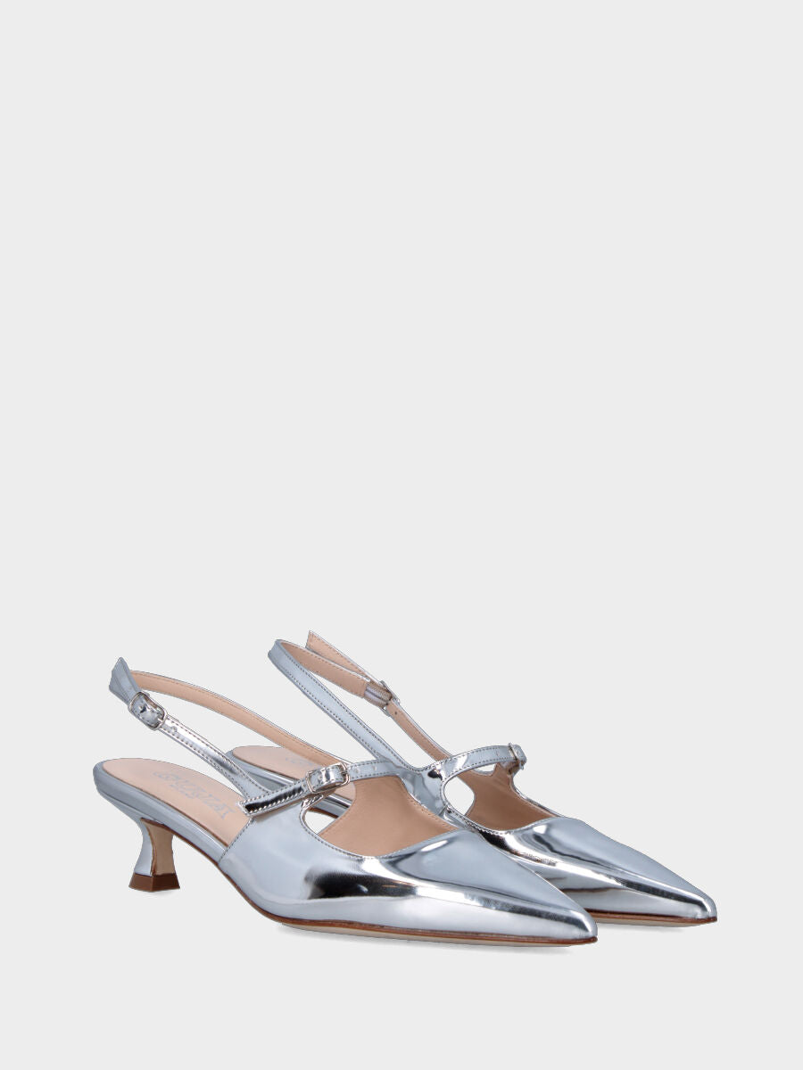 Slingback in laminato argento con cinturino sul collo e tacco a calice