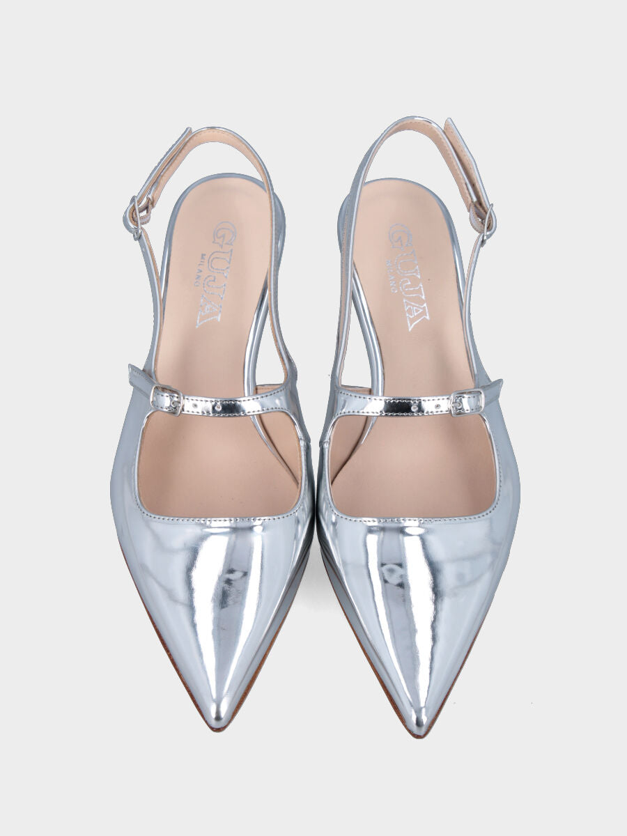 Slingback in laminato argento con cinturino sul collo e tacco a calice
