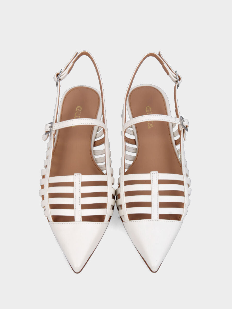 Slingback in nappa bianco latte con listini traforati e tacco a piattino