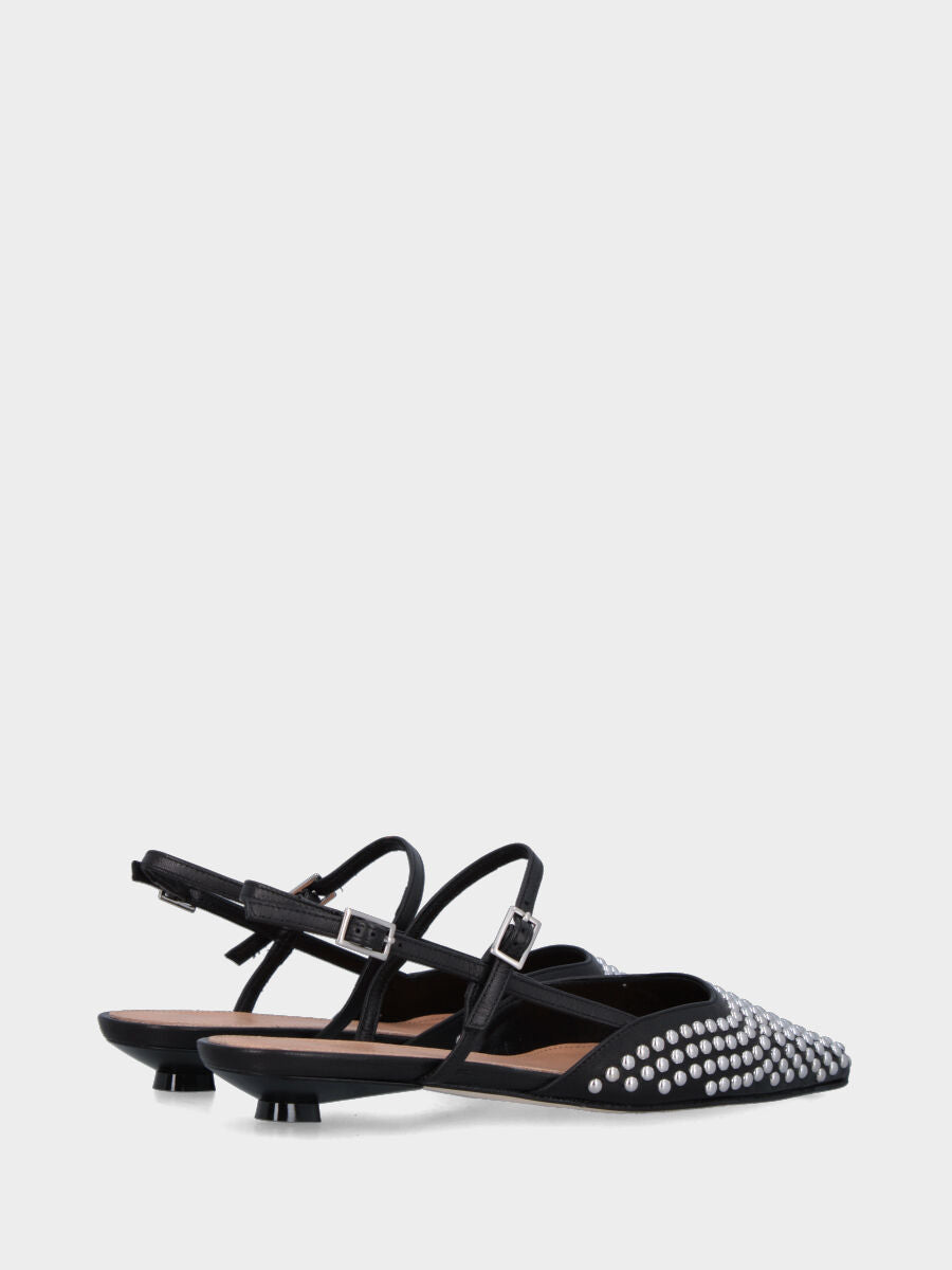 Slingback in nappa nera con borchie a pallini e tacco a piattino