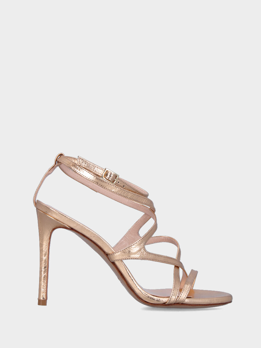 Sandalo in laminato beige con listini incrociati e tacco stiletto