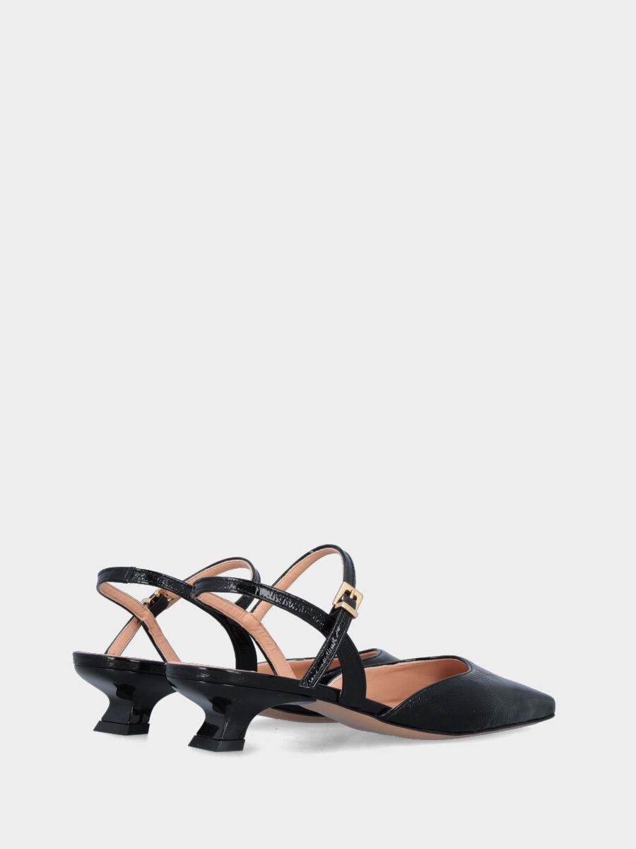 Slingback in naplak nero con cinturino a pipetta e tacco a calice