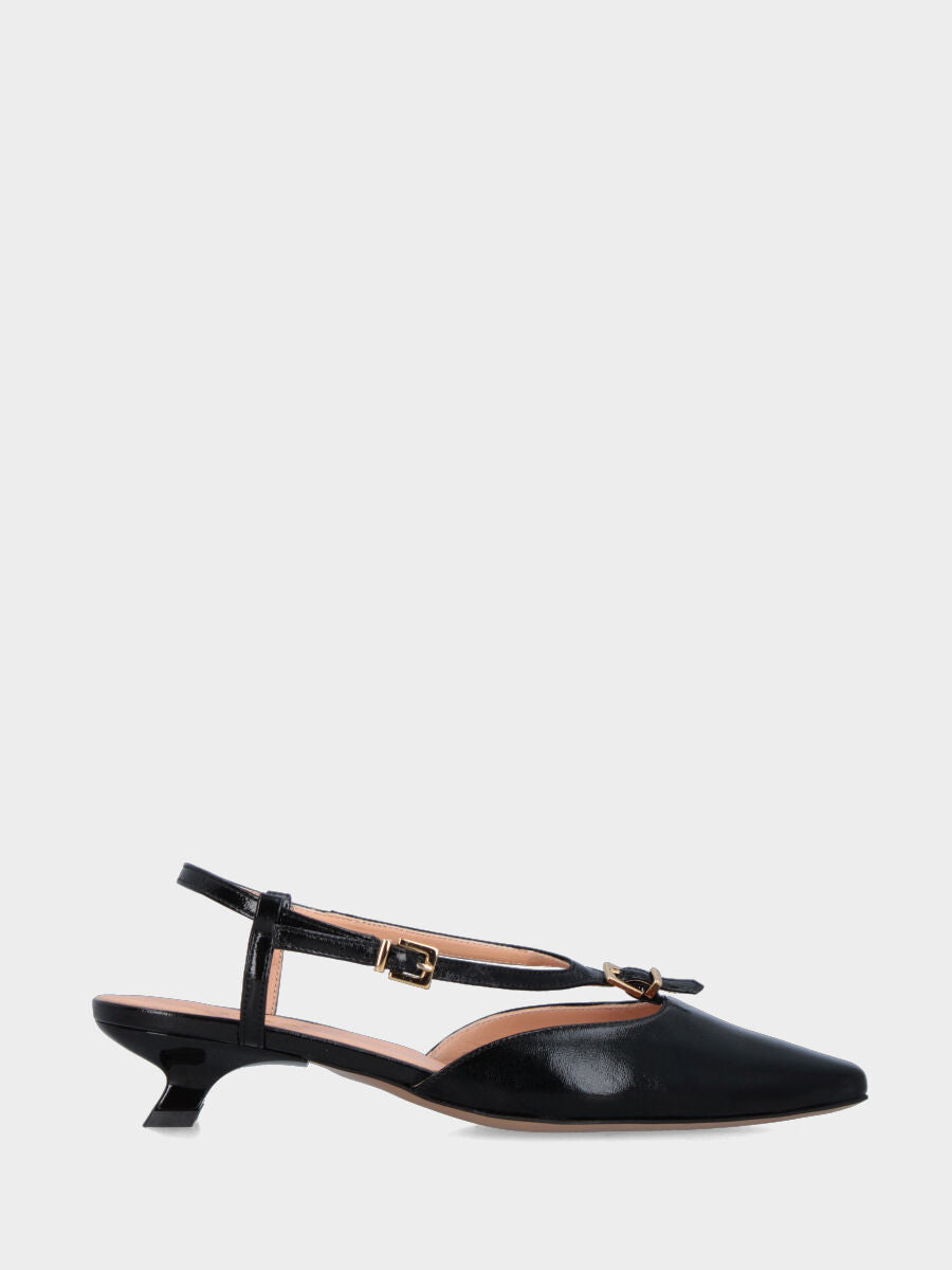 Slingback in naplak nero con cinturino ovale a doppia fibbia