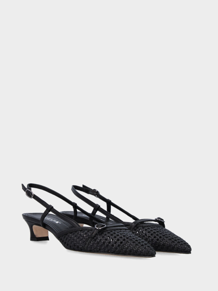 Slingback in rafia nera con cinturino e tacco a coda