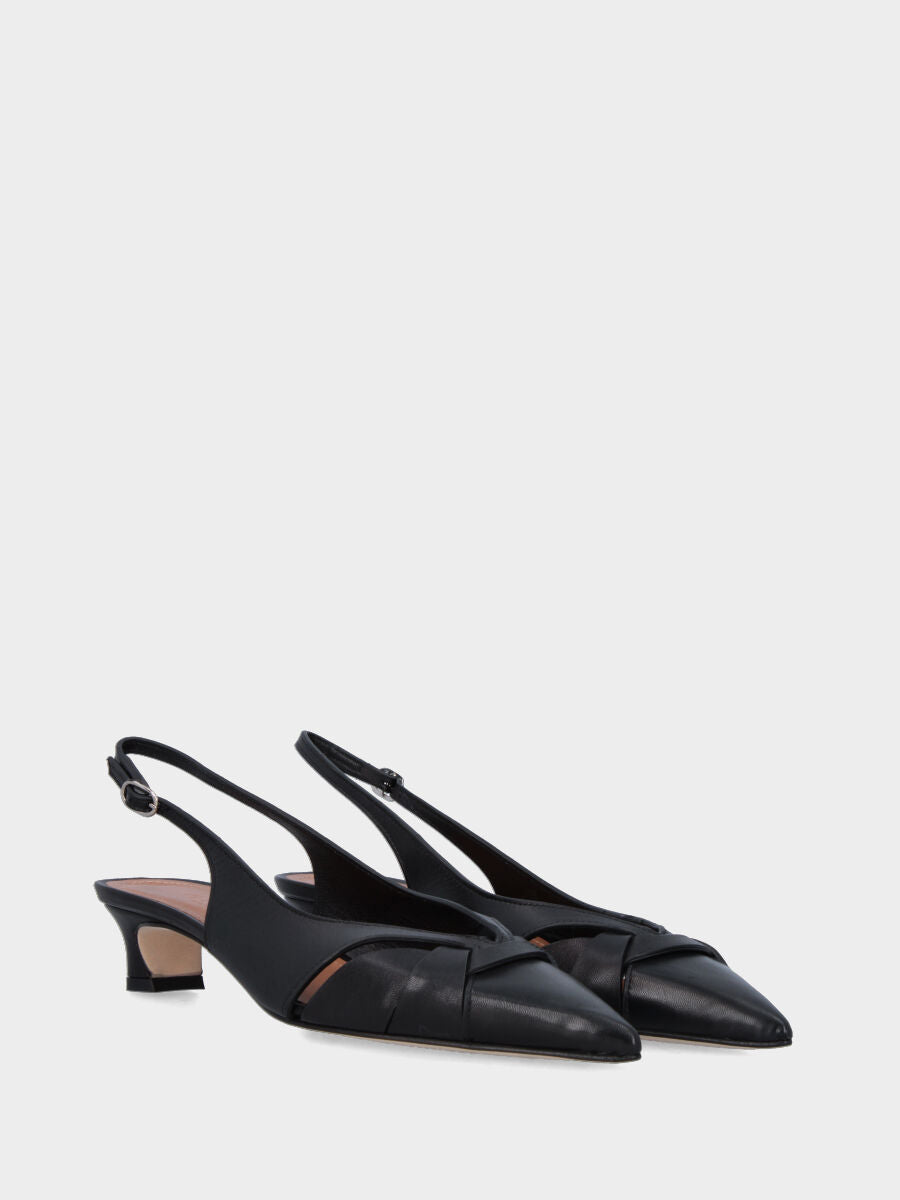 Slingback in nappa nera con fascette incrociate e tacco a coda