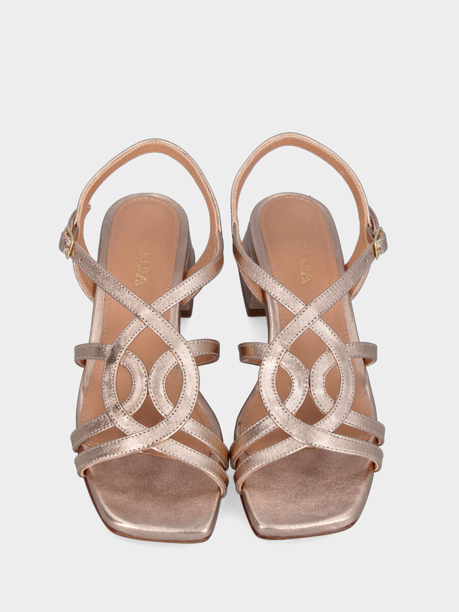 Sandalo in laminato platino con listini a otto e tacco a blocco