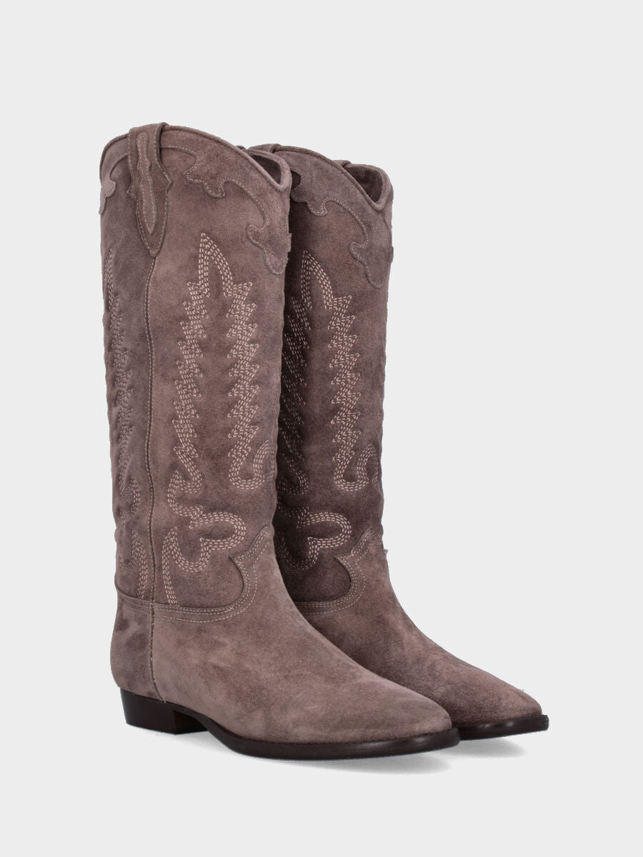 Camperos in velour taupe con ricami fiammati e gambale a tubo